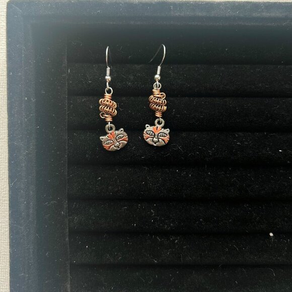 Vintage Cat Dangle Earrings – Silver & Copper Charm Design - Picture 2 of 5